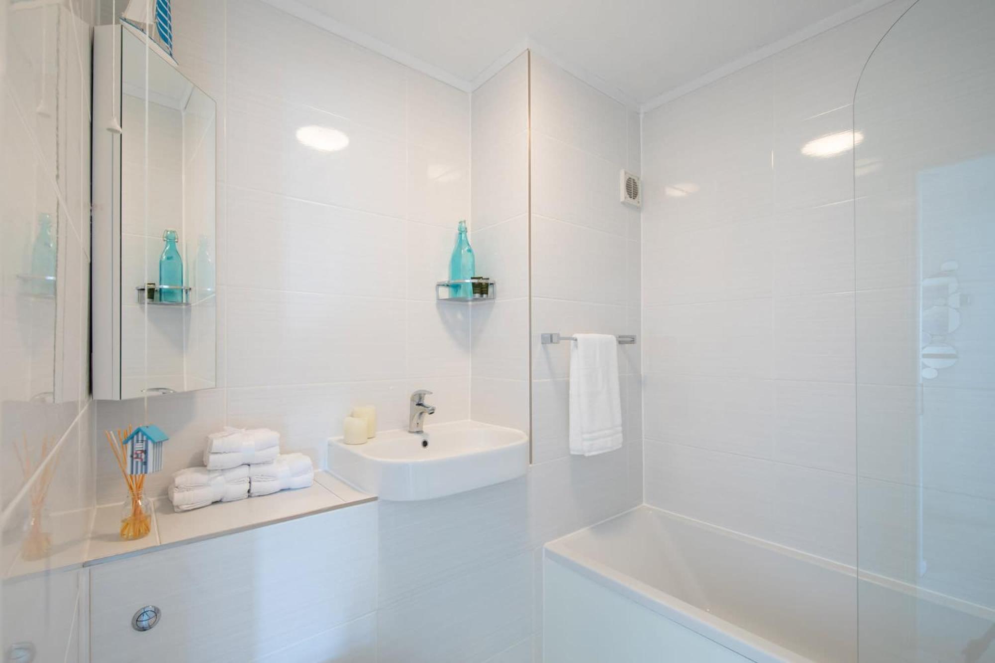 High-End Beachfront Getaway Sea View King Bed อีสต์วิทเทอริง ภายนอก รูปภาพ