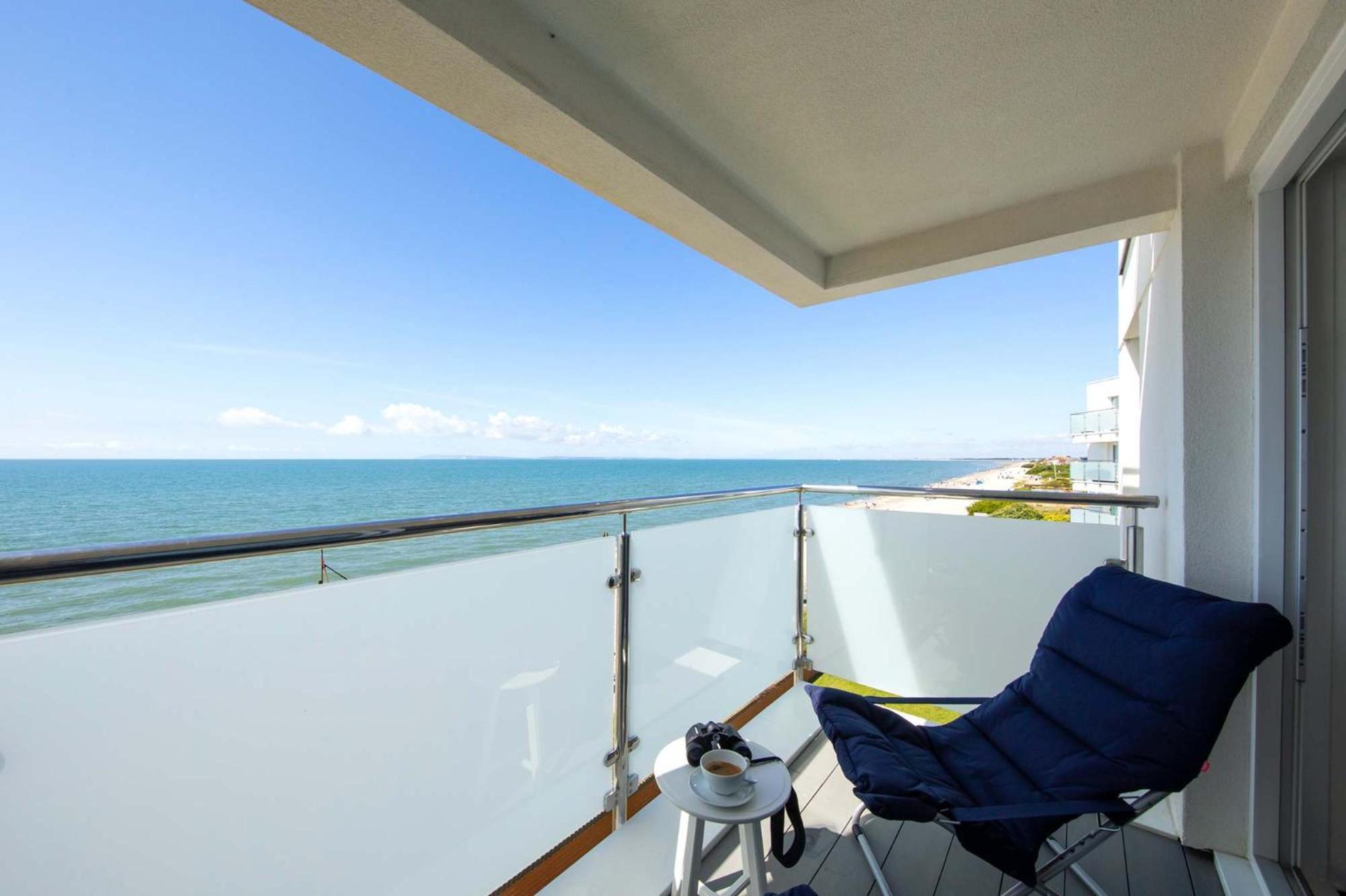 High-End Beachfront Getaway Sea View King Bed อีสต์วิทเทอริง ภายนอก รูปภาพ